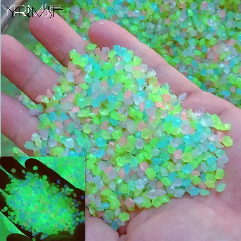 Aquarium Fish Glow In The Dark - 1000 ชิ้น 3-5 มิลลิเมตรทรายเรืองแสงใน Dark Pebbles